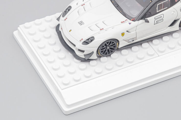 Белый подиум с покрытием LEGO разных цветов — изображение 23