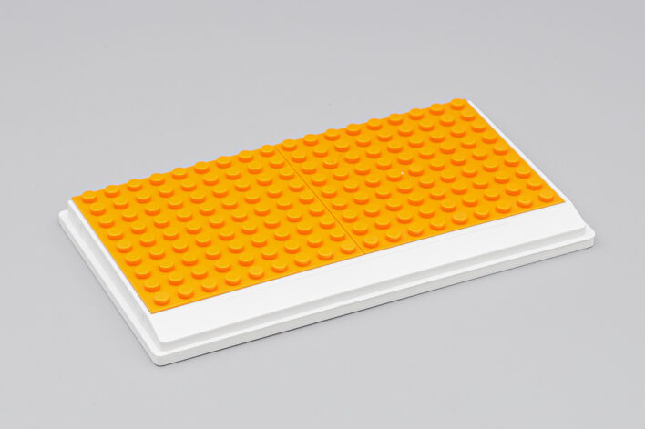 Белый подиум с покрытием LEGO разных цветов — изображение 14
