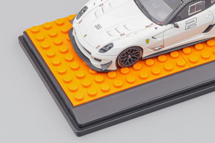 Черный подиум с покрытием LEGO разных цветов — изображение 11