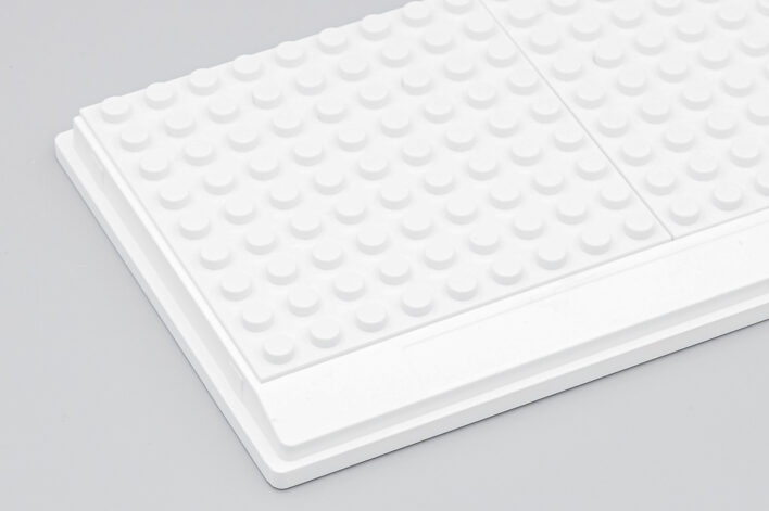 Белый подиум с покрытием LEGO разных цветов — изображение 24