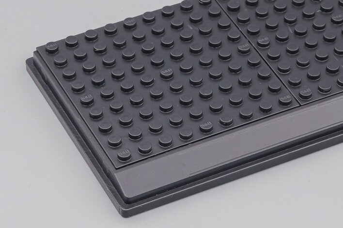Черный подиум с покрытием LEGO разных цветов — изображение 16