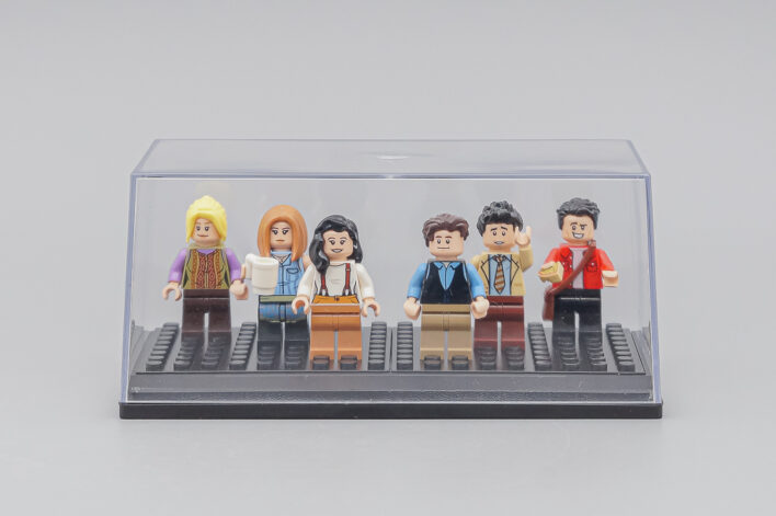 Черный подиум с покрытием LEGO разных цветов — изображение 13