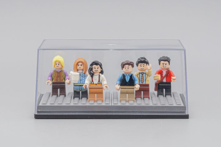 Черный подиум с покрытием LEGO разных цветов — изображение 17