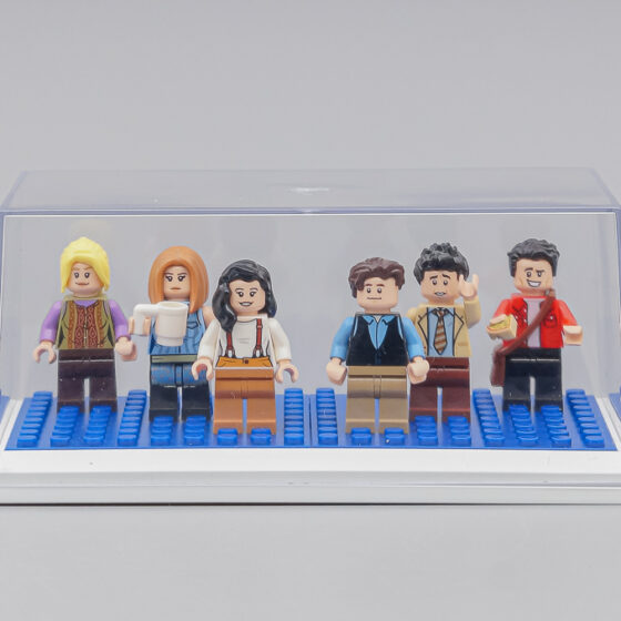 Белый подиум с покрытием LEGO разных цветов