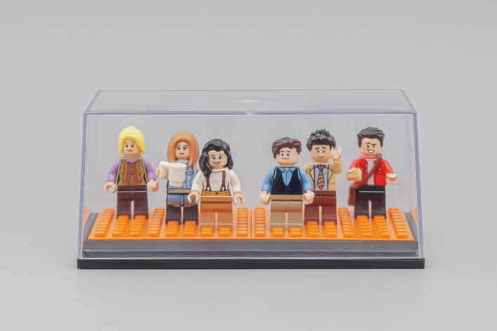 Черный подиум с покрытием LEGO разных цветов — изображение 9