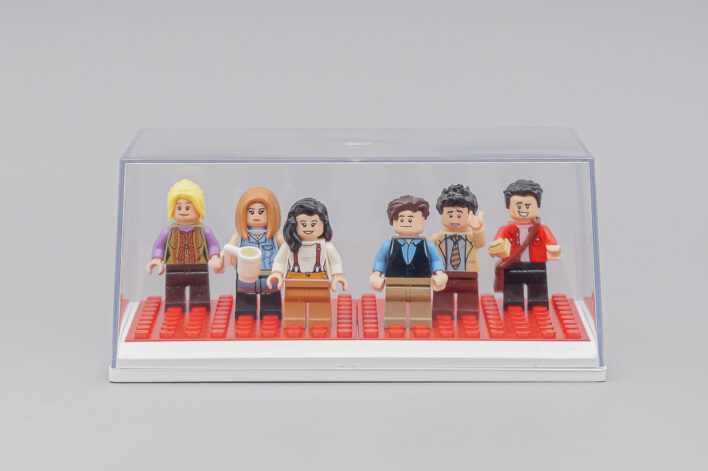 Белый подиум с покрытием LEGO разных цветов — изображение 5