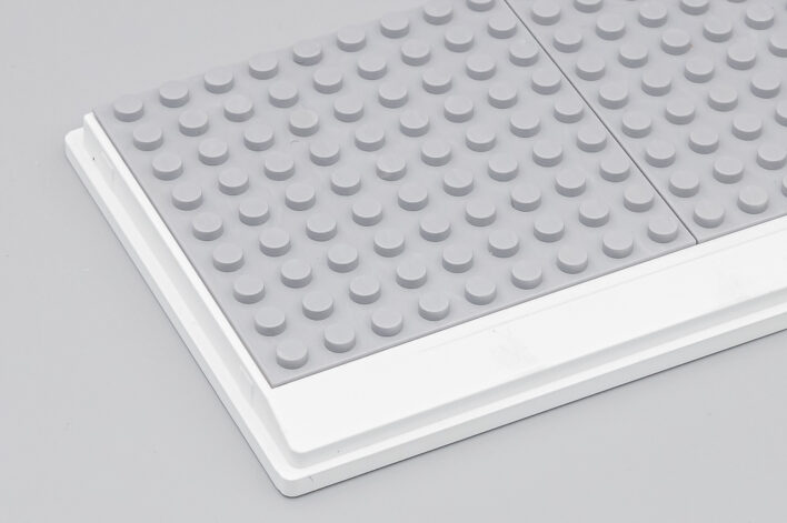 Белый подиум с покрытием LEGO разных цветов — изображение 20