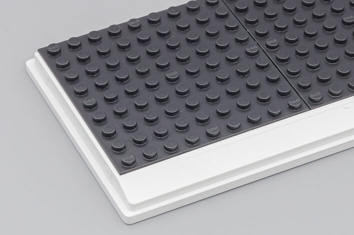 Белый подиум с покрытием LEGO разных цветов — изображение 28