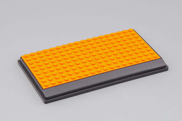 Черный подиум с покрытием LEGO разных цветов — изображение 10