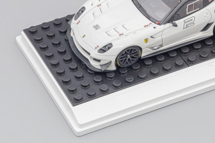 Белый подиум с покрытием LEGO разных цветов — изображение 27