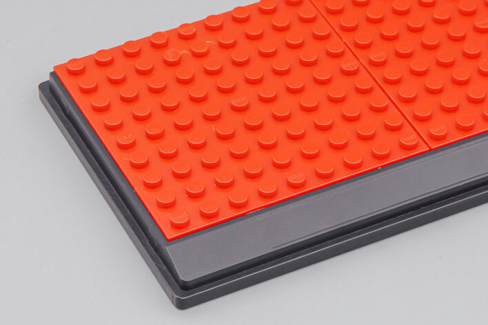 Черный подиум с покрытием LEGO разных цветов — изображение 8